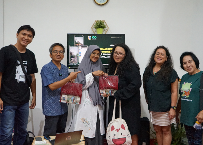 Sosialisasi praktik baik Survival Architecture Indonesia kepada mitra internasional